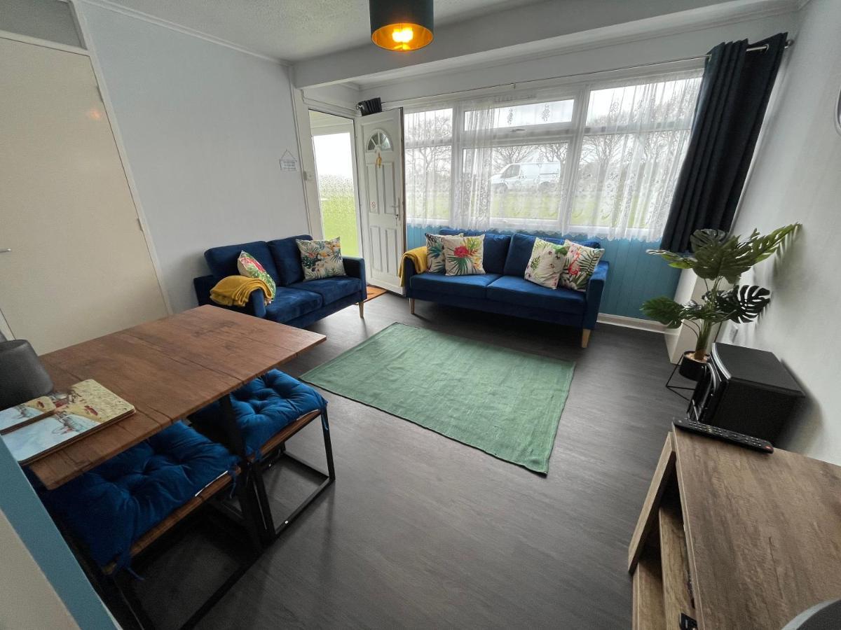 Macs Shack: Beachside Pet-friendly With Entertainment Chalet