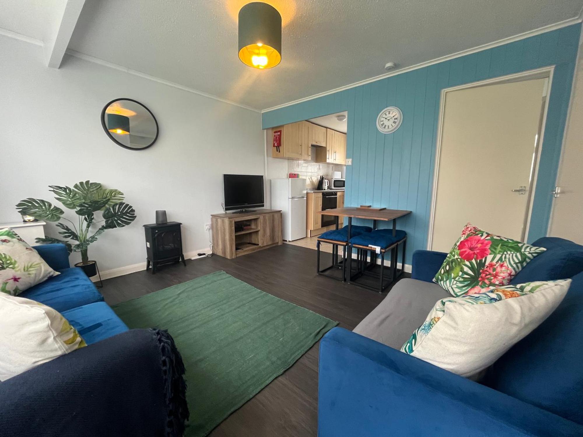 Macs Shack: Beachside Pet-friendly With Entertainment *