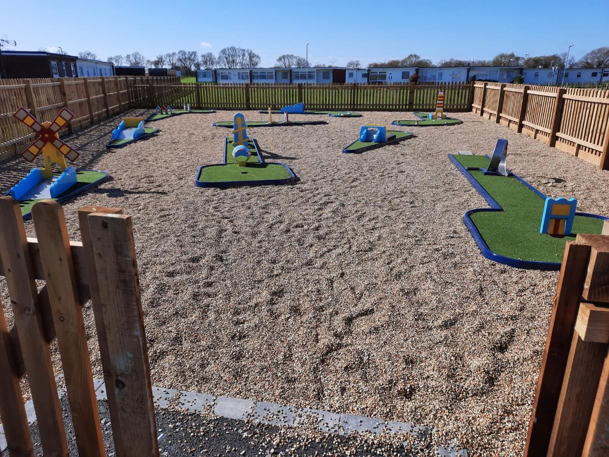 Chalet Macs Shack: Beachside Pet-friendly With Entertainment Great Yarmouth